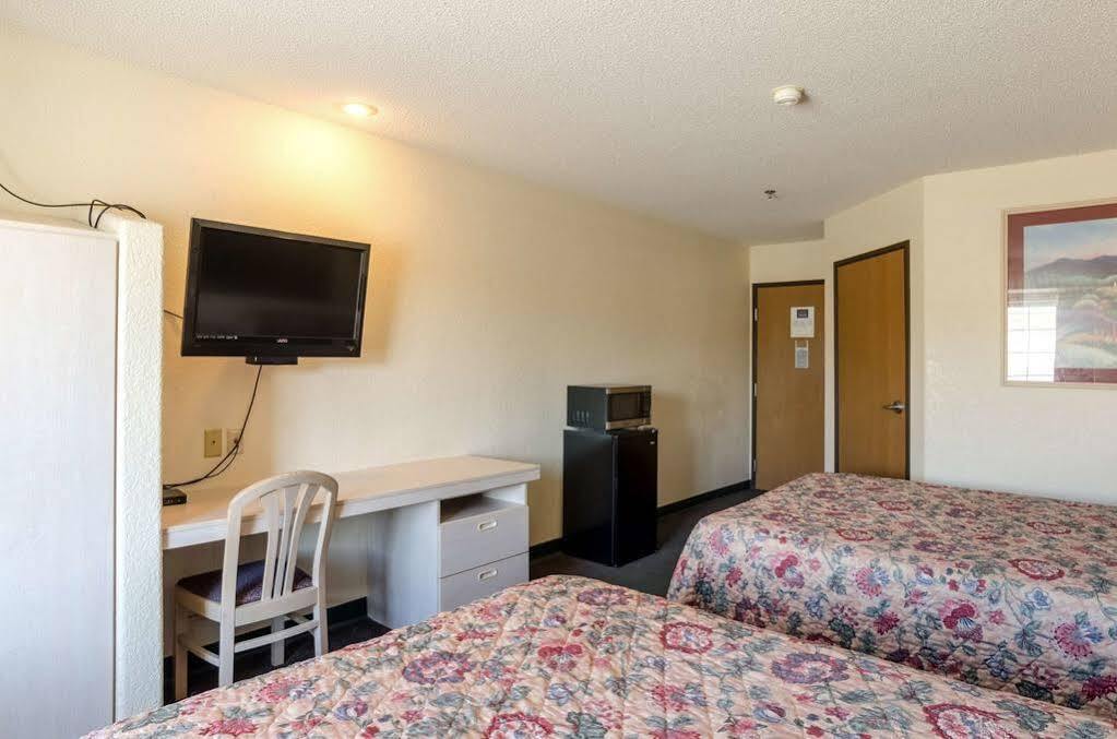Travelodge By Wyndham Chadron Buitenkant foto