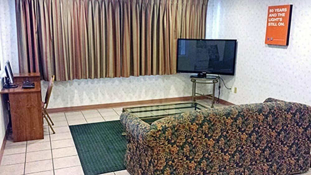 Travelodge By Wyndham Chadron Buitenkant foto